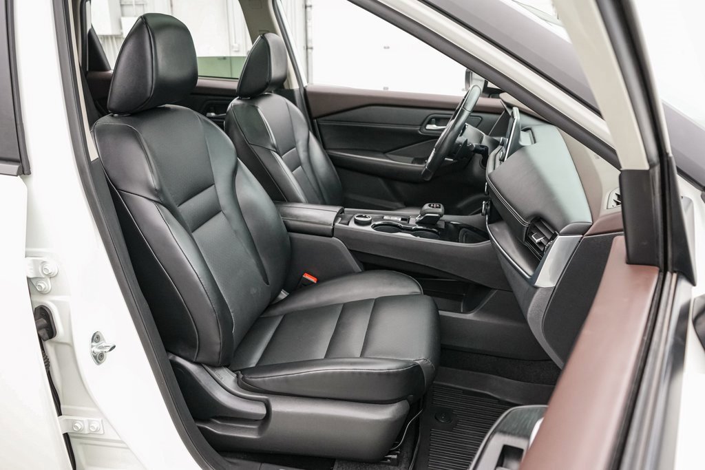 Used 2023 Nissan Rogue SV w/ SV Premium Package image 21