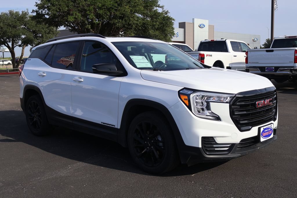 Used 2023 GMC Terrain SLE w/ Driver Convenience Package FWD image 14