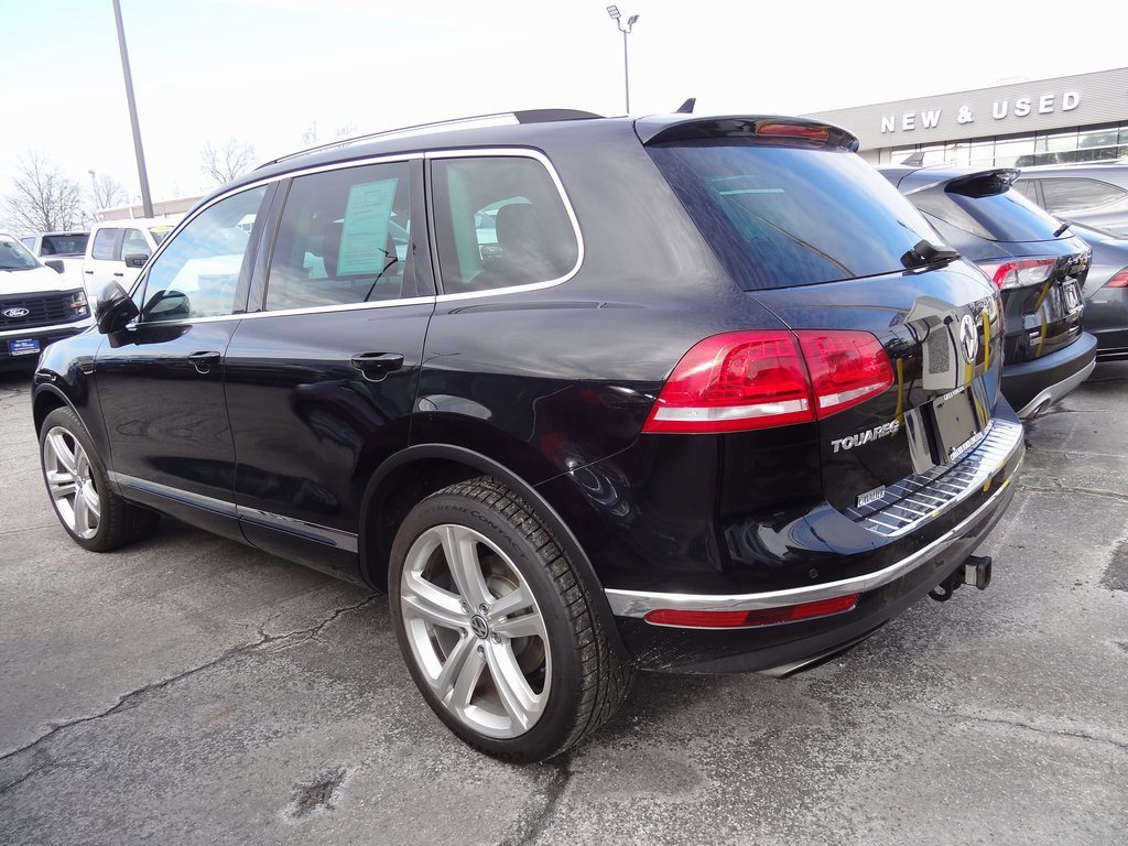 Used 2017 Volkswagen Touareg Executive image 2
