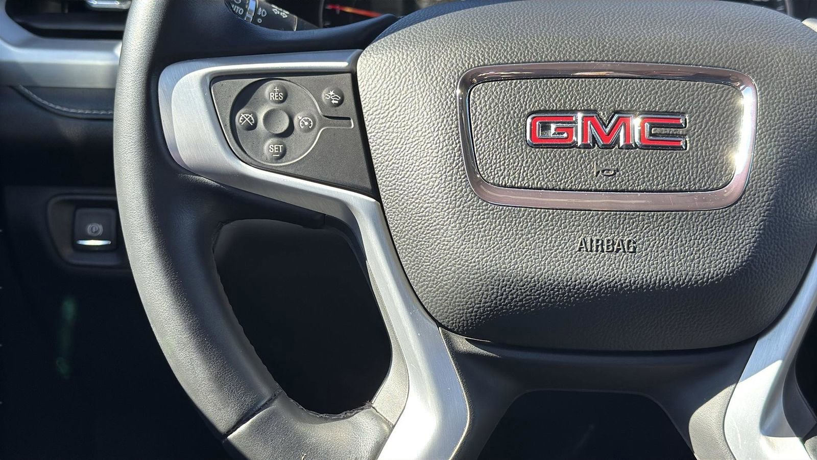 Used 2023 GMC Acadia SLT image 17