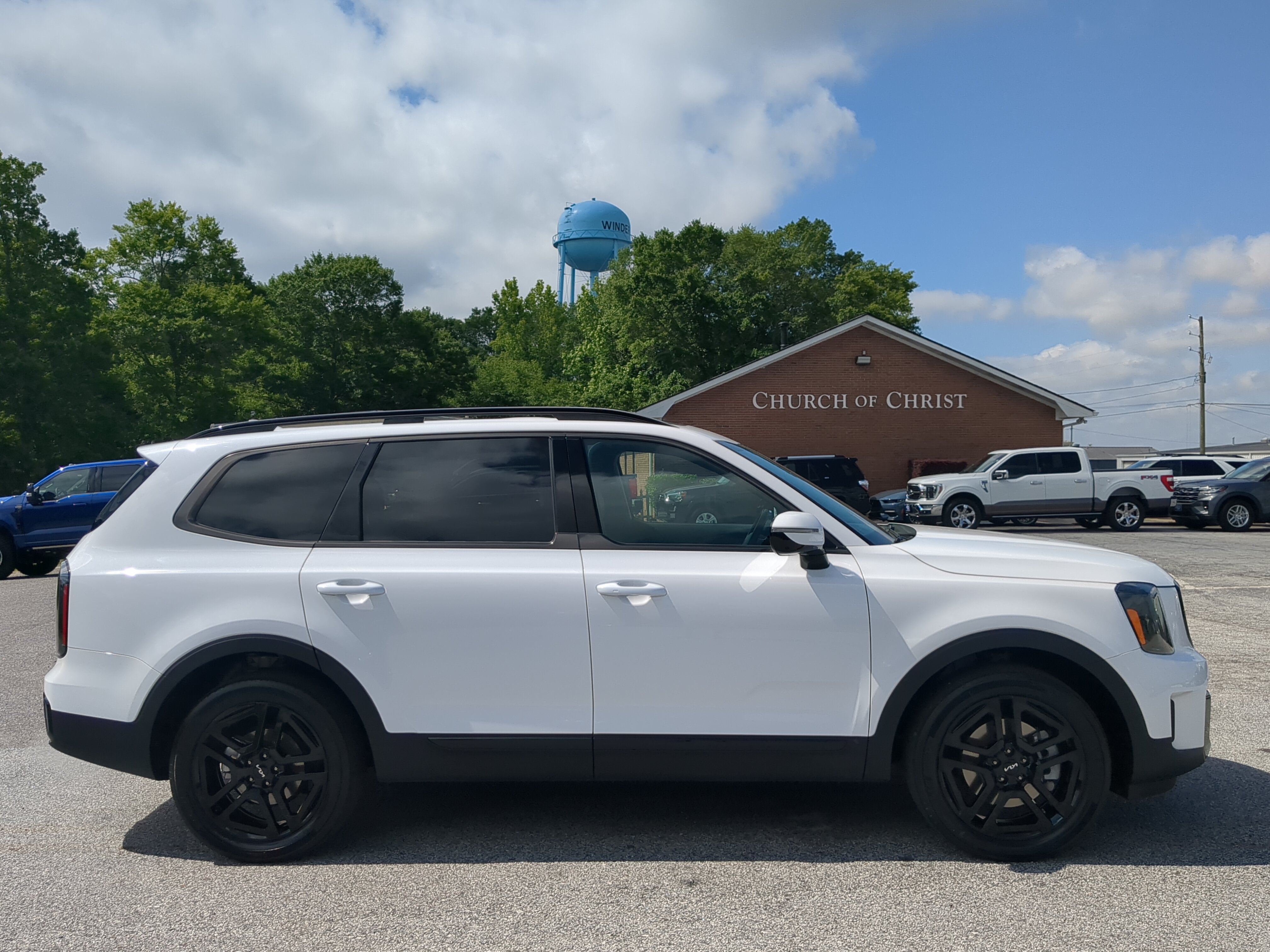 Used 2024 Kia Telluride SX X-Line AWD/4WD image 2