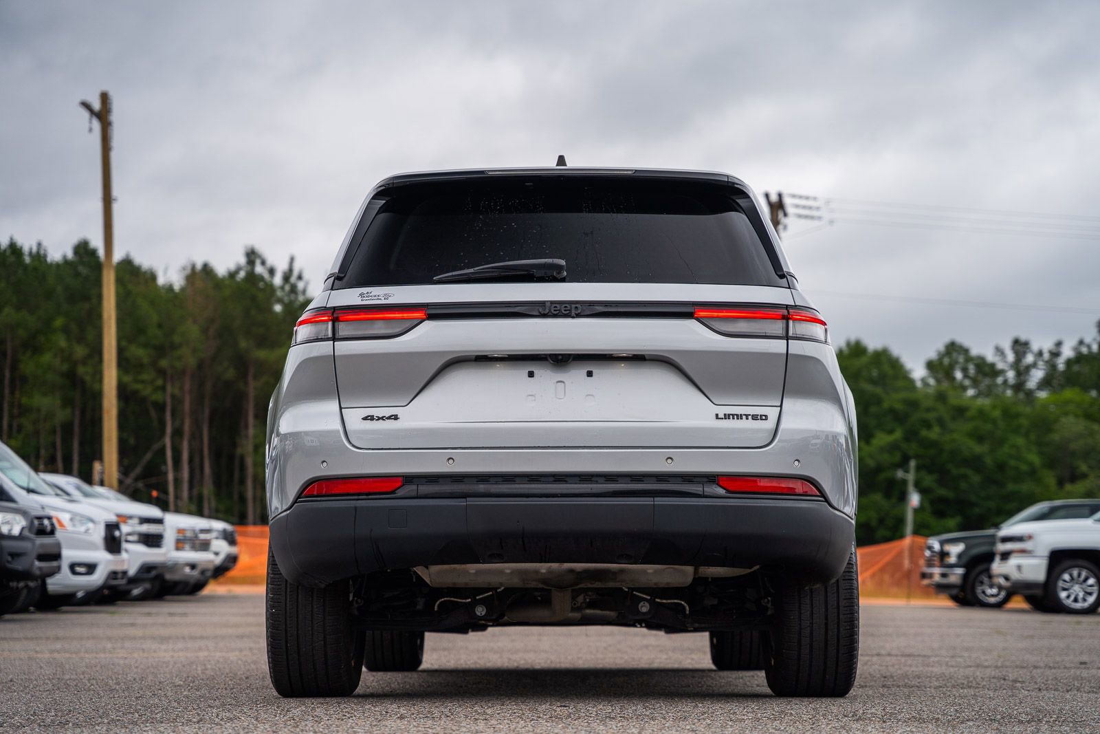 Used 2023 Jeep Grand Cherokee Limited w/ Black Appearance Package AWD/4WD image 7