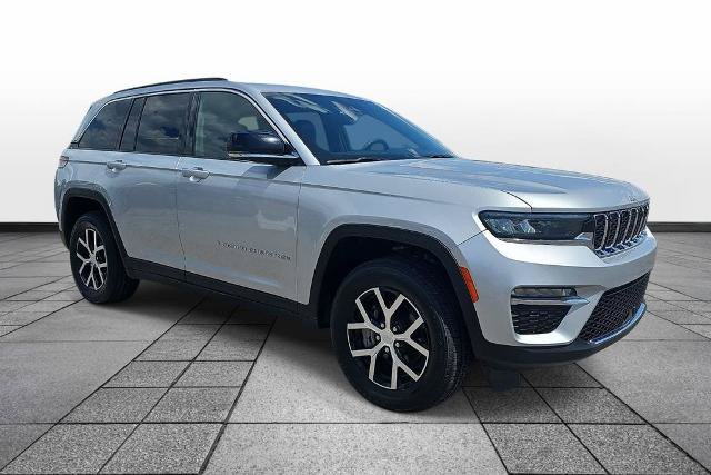 Used 2024 Jeep Grand Cherokee Limited AWD/4WD image 3