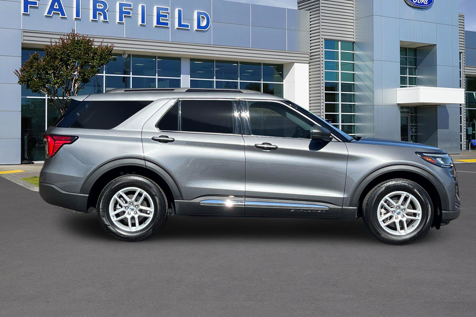 Certified 2025 Ford Explorer Active AWD/4WD image 7