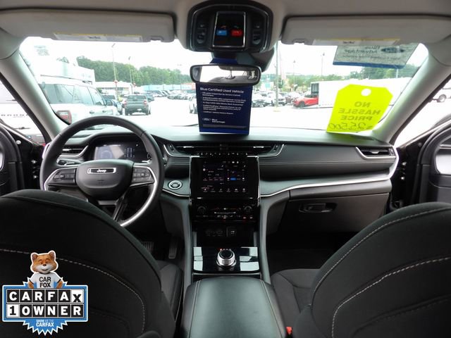 Used 2023 Jeep Grand Cherokee Laredo AWD/4WD image 16