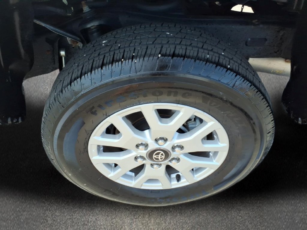Used 2025 Toyota Tacoma SR5 AWD/4WD image 25