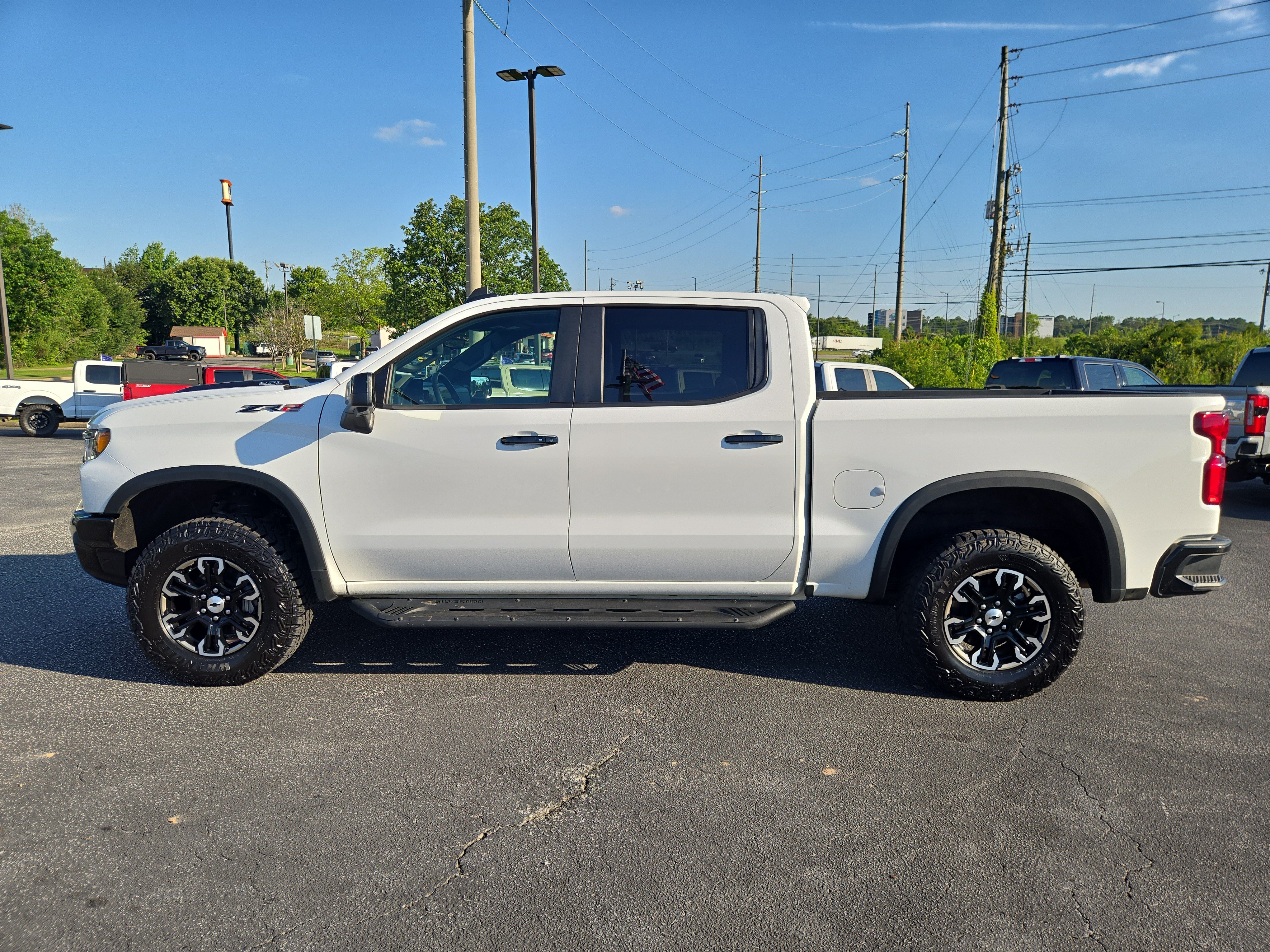 Used 2024 Chevrolet Silverado 1500 ZR2 w/ Technology Package AWD/4WD image 10