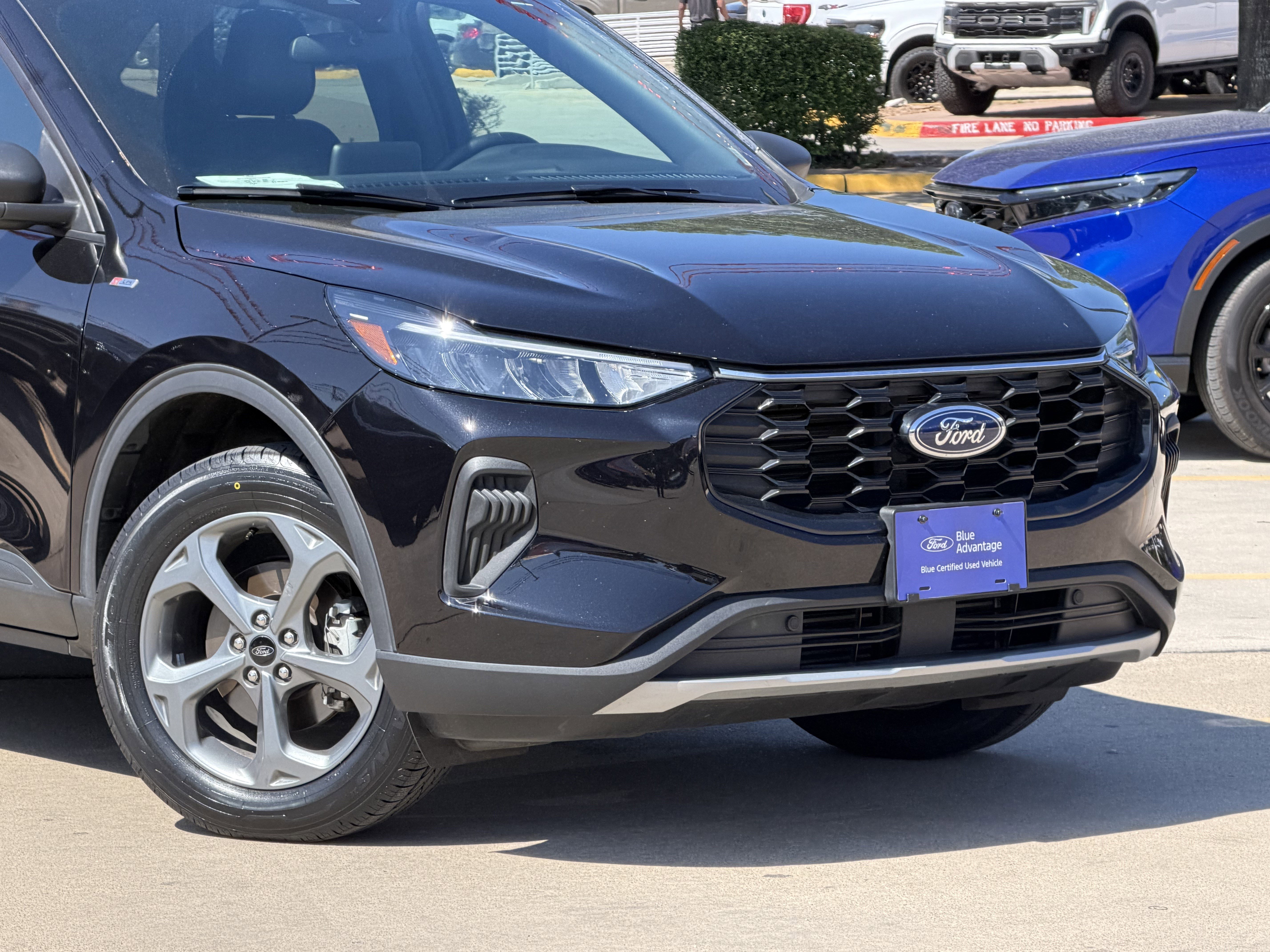 Certified 2025 Ford Escape ST-Line AWD/4WD image 2