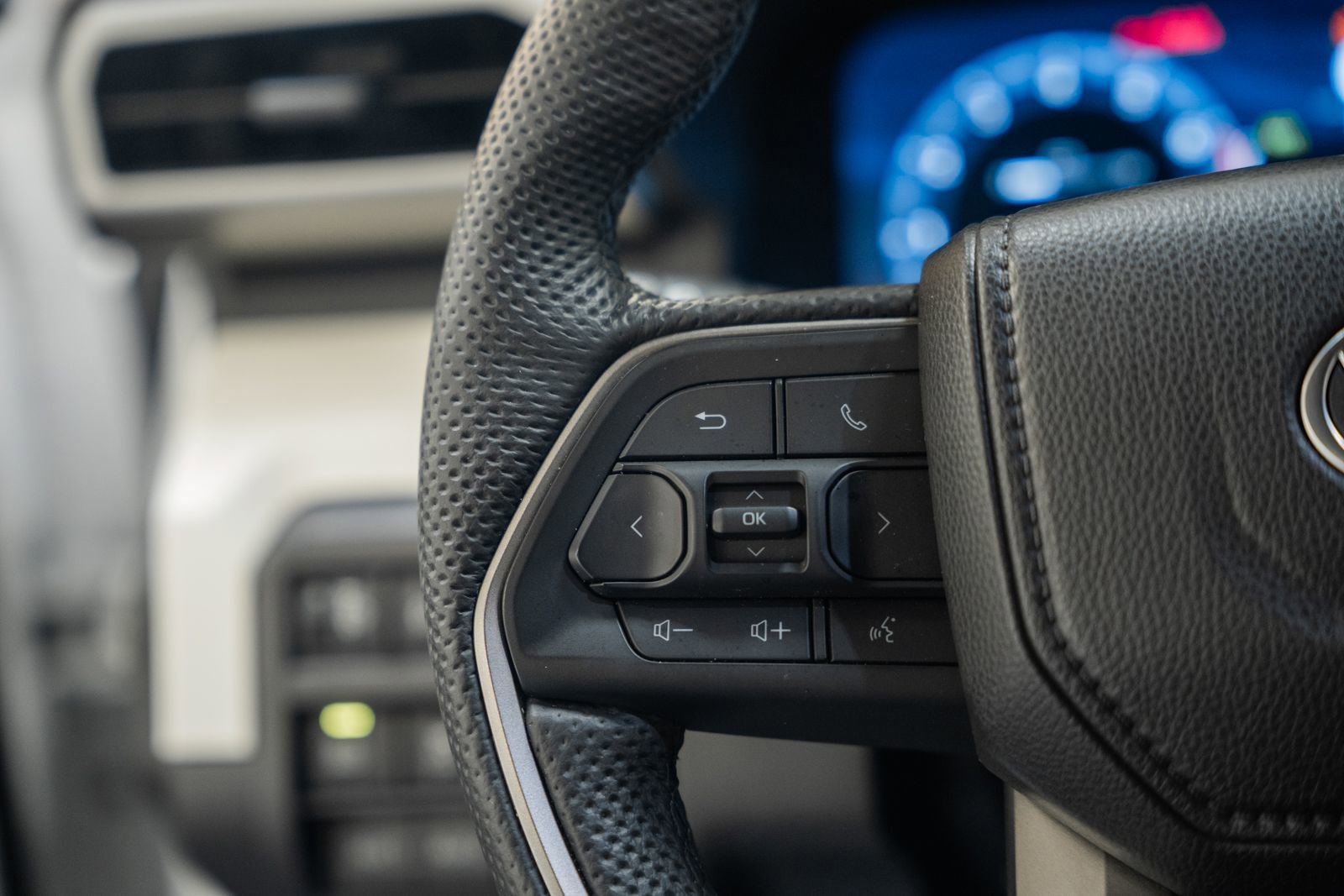 Used 2024 Toyota Tacoma TRD Off-Road image 39