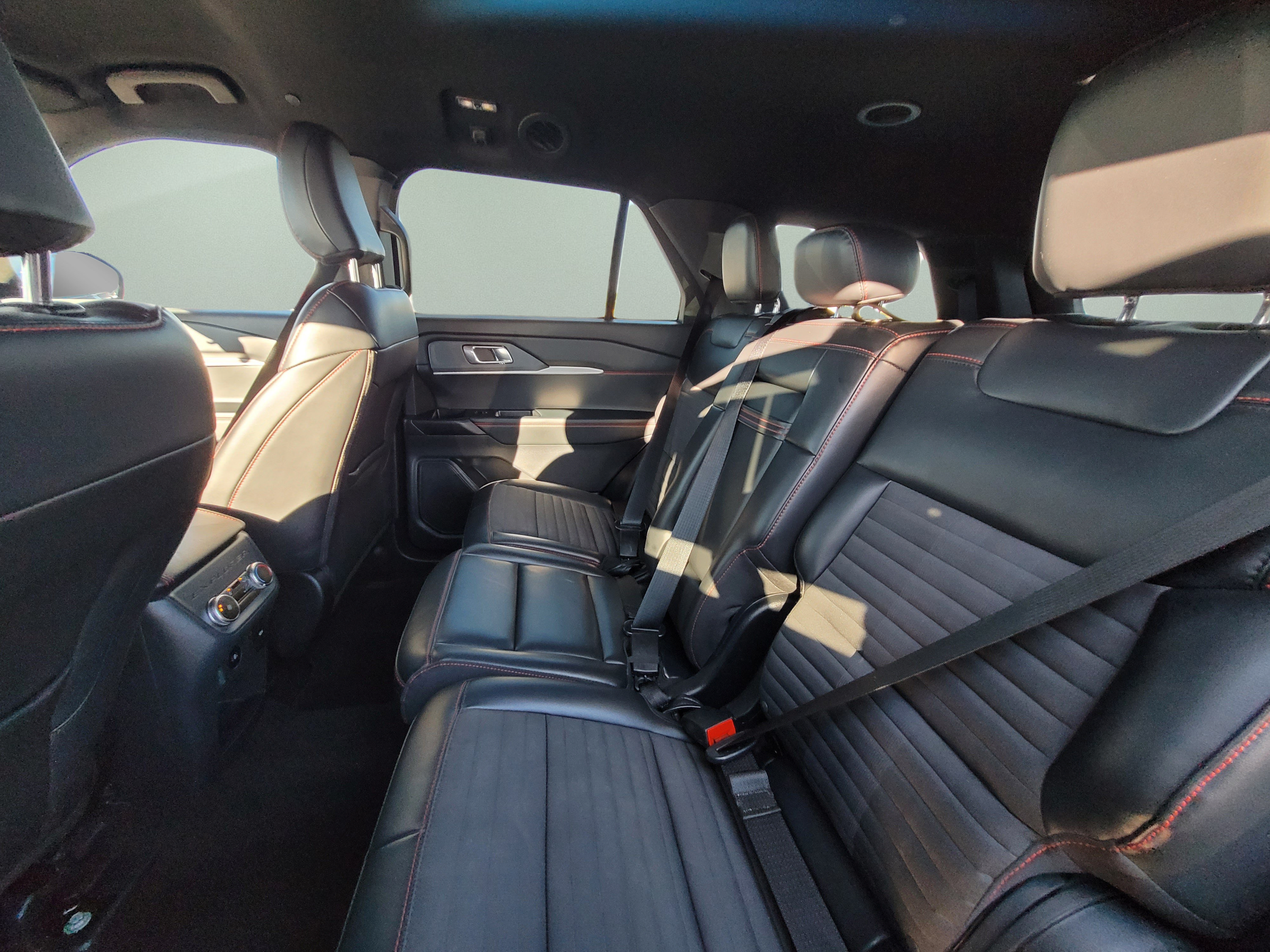 Certified 2025 Ford Explorer ST-Line w/ ST-Line Street Pack AWD/4WD image 18