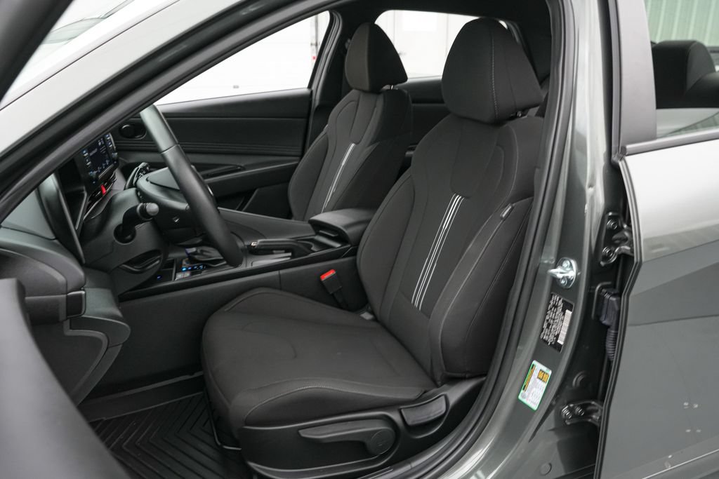Used 2025 Hyundai Elantra Sport FWD image 11