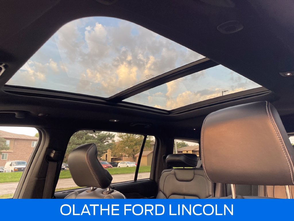Used 2021 Jeep Grand Cherokee L Overland w/ Luxury Tech Group IV AWD/4WD image 28