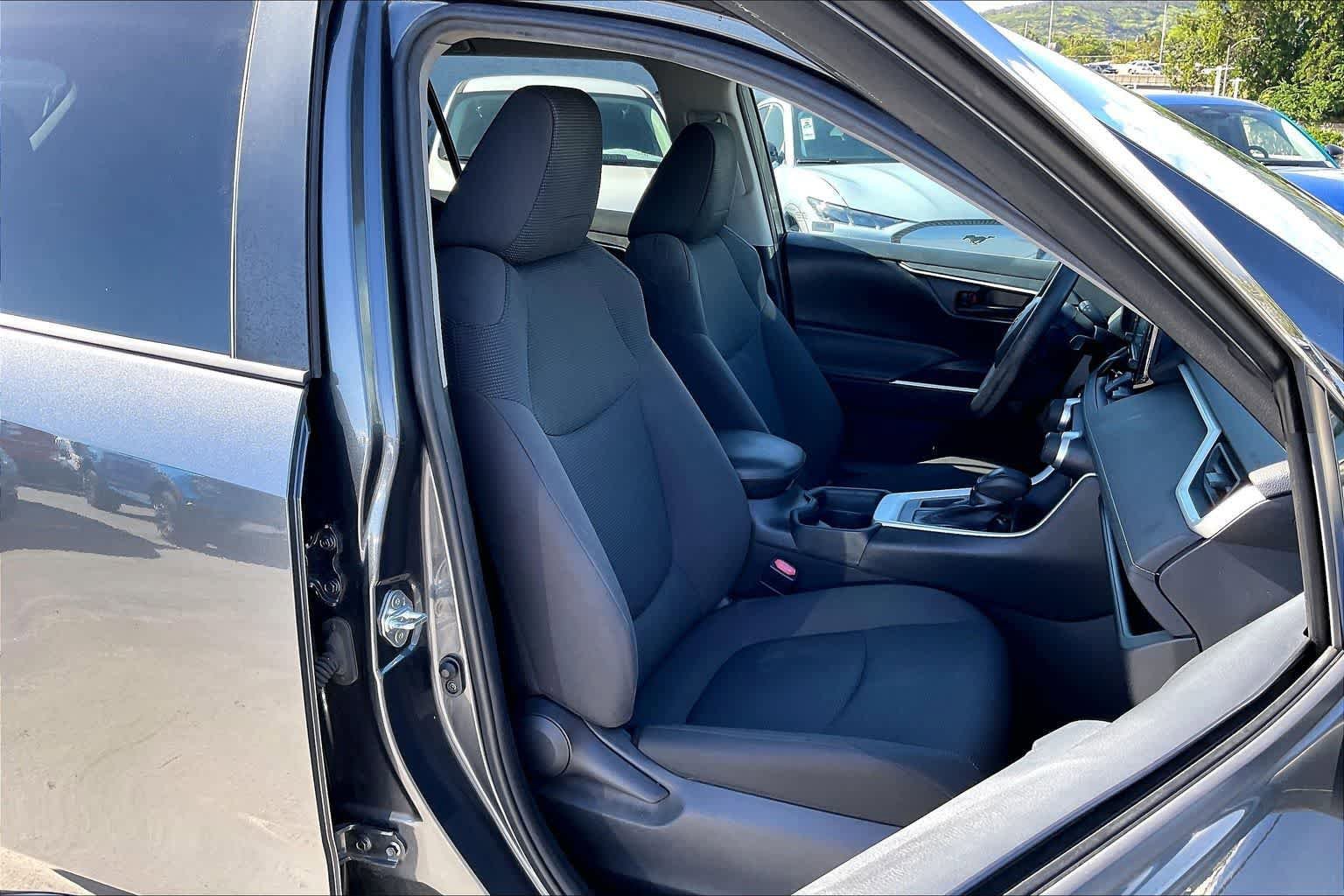 Used 2020 Toyota RAV4 LE w/ Carpet Mat Package FWD image 13