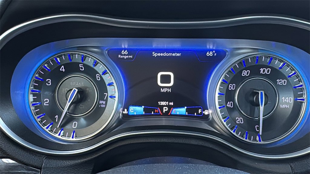 Used 2018 Chrysler 300 Touring L image 14