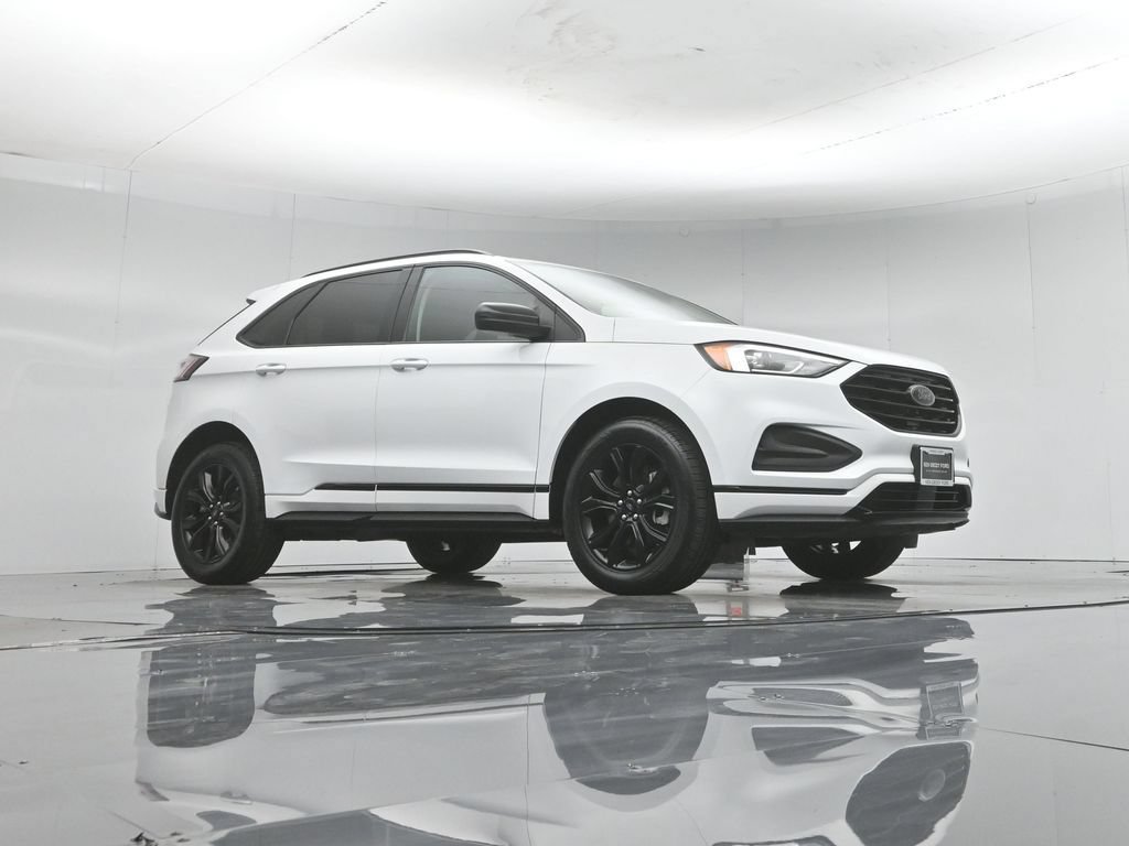 Certified 2022 Ford Edge SE w/ Black Appearance Package AWD/4WD image 4