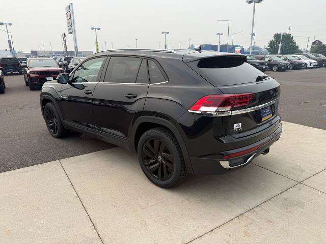 Used 2022 Volkswagen Atlas Cross Sport SE w/ Black Wheel Package AWD/4WD image 5