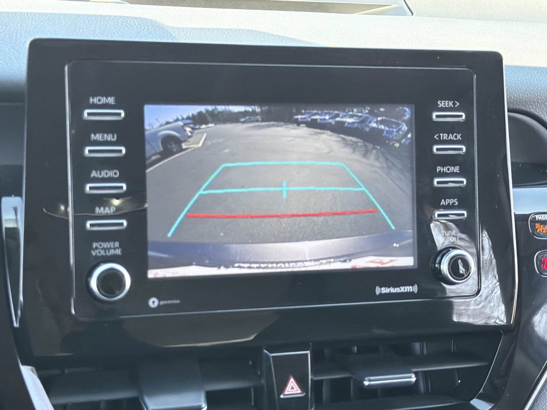 Used 2022 Toyota Camry SE image 4