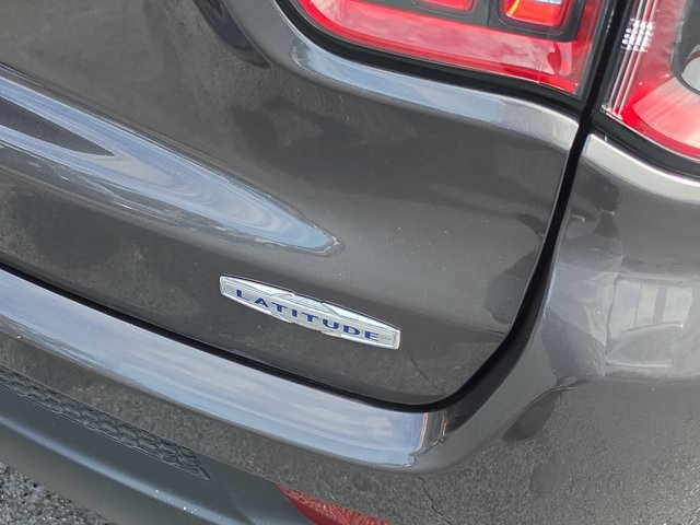 Used 2022 Jeep Compass Latitude w/ Sun and Sound Group FWD image 8