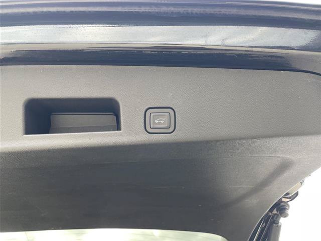 Used 2026 GMC Acadia Elevation w/ Elevation Premium Package FWD image 39