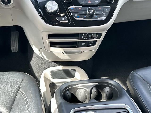 Used 2022 Chrysler Pacifica Touring-L FWD image 17