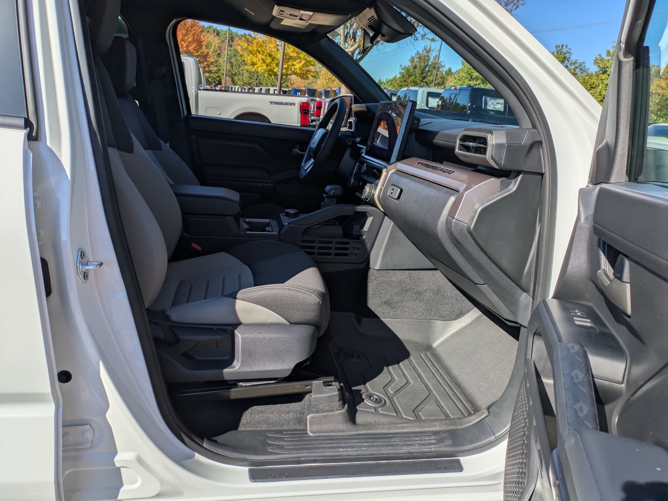 Used 2025 Toyota Tacoma TRD Sport image 39