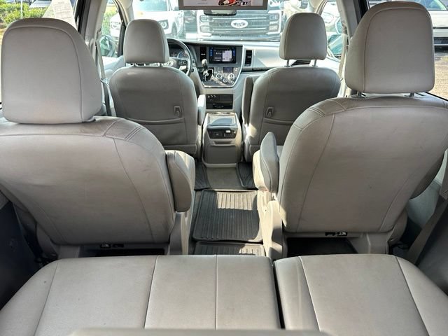 Used 2017 Toyota Sienna XLE Premium AWD/4WD image 9