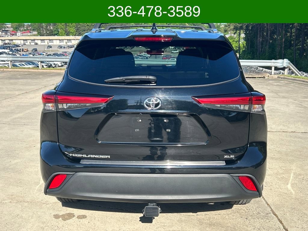 Used 2022 Toyota Highlander XLE FWD image 4