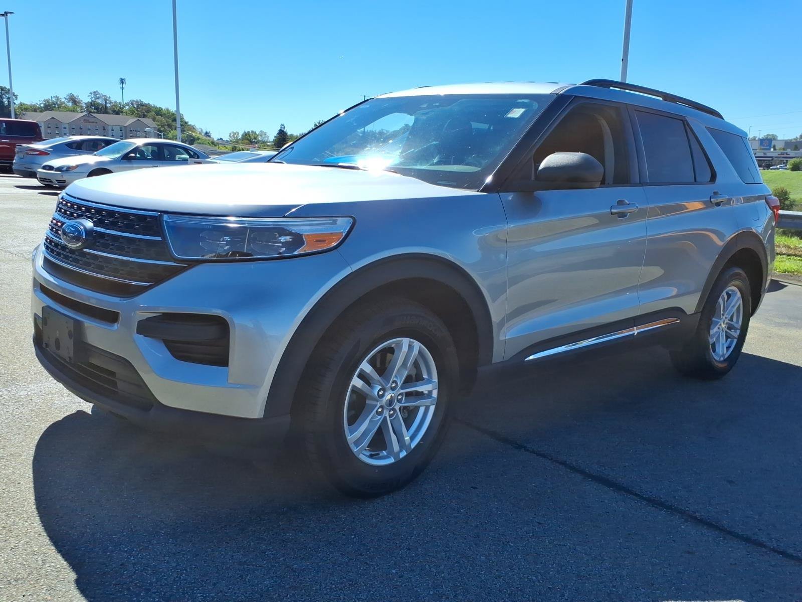 Certified 2023 Ford Explorer XLT AWD/4WD image 3