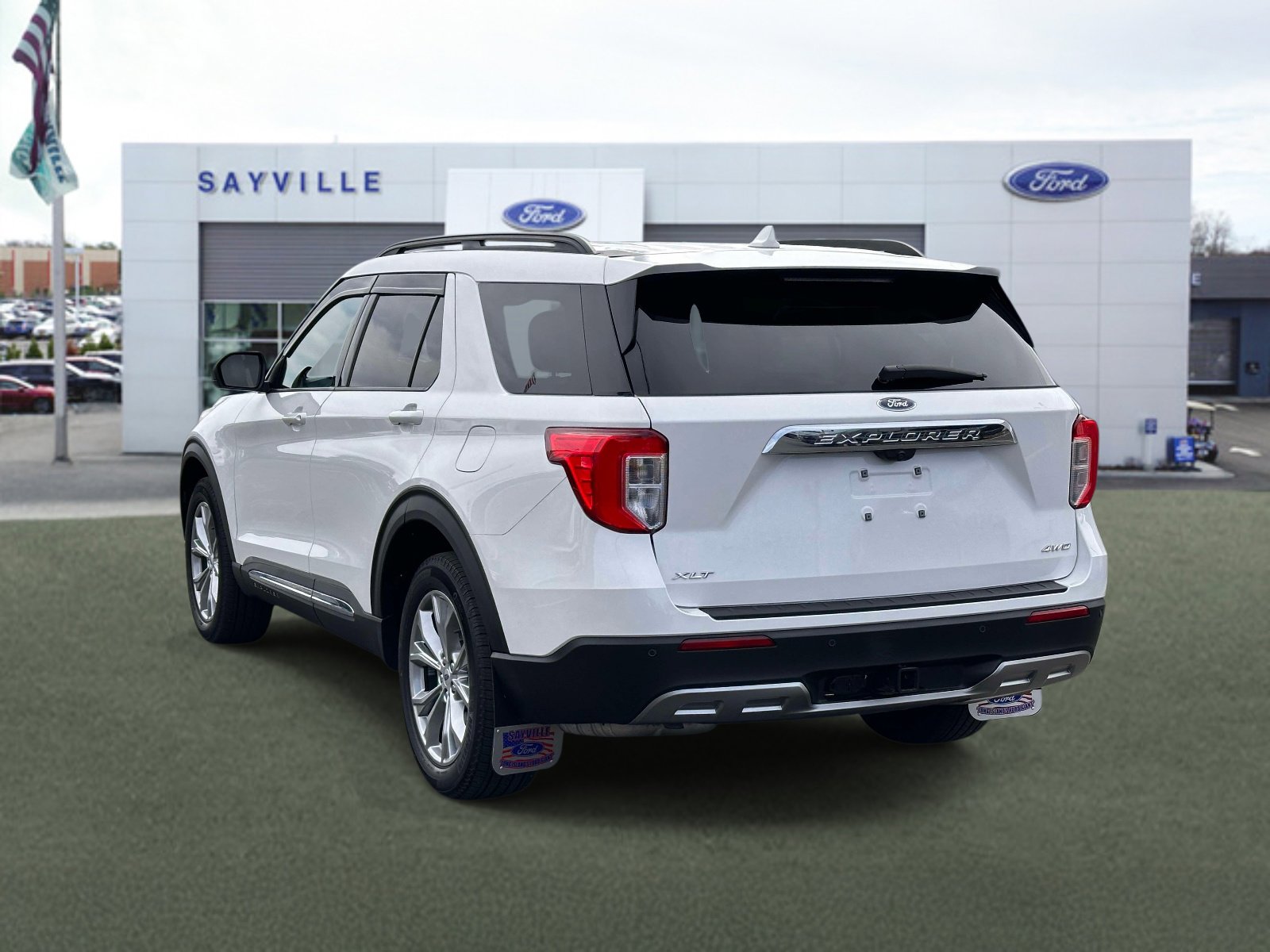 Certified 2023 Ford Explorer XLT w/ Equipment Group 202A image 4