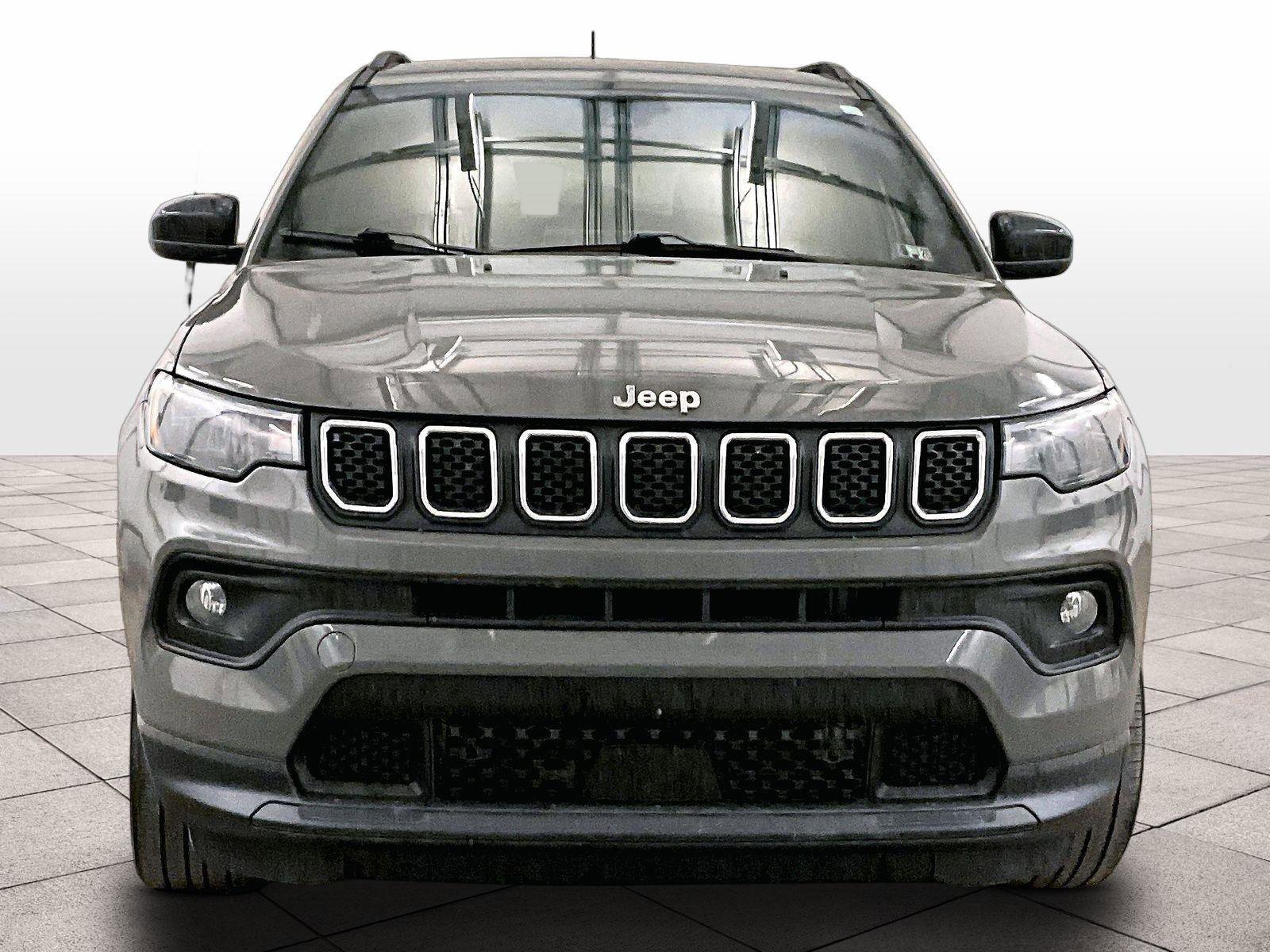Used 2023 Jeep Compass Latitude AWD/4WD image 3