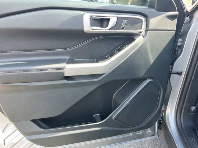 Certified 2024 Ford Explorer XLT RWD image 33