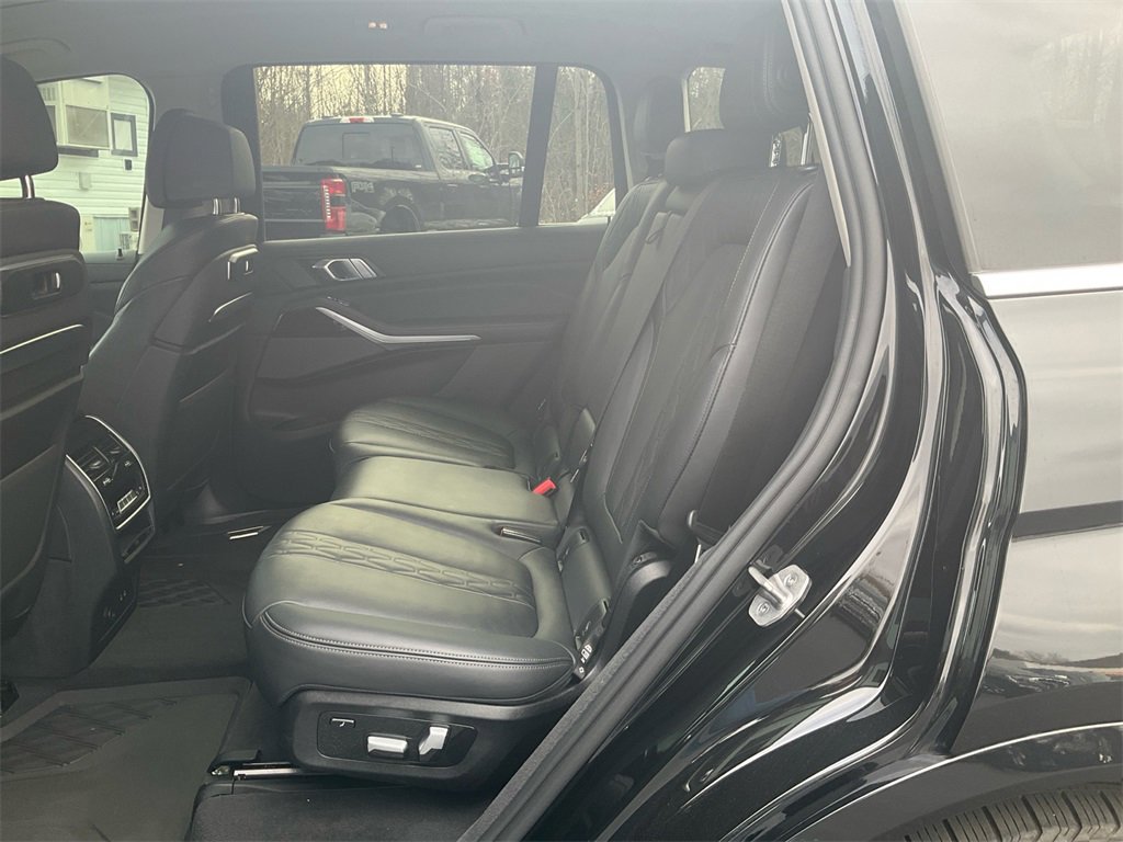 Used 2023 BMW X7 xDrive40i w/ Premium Package image 12