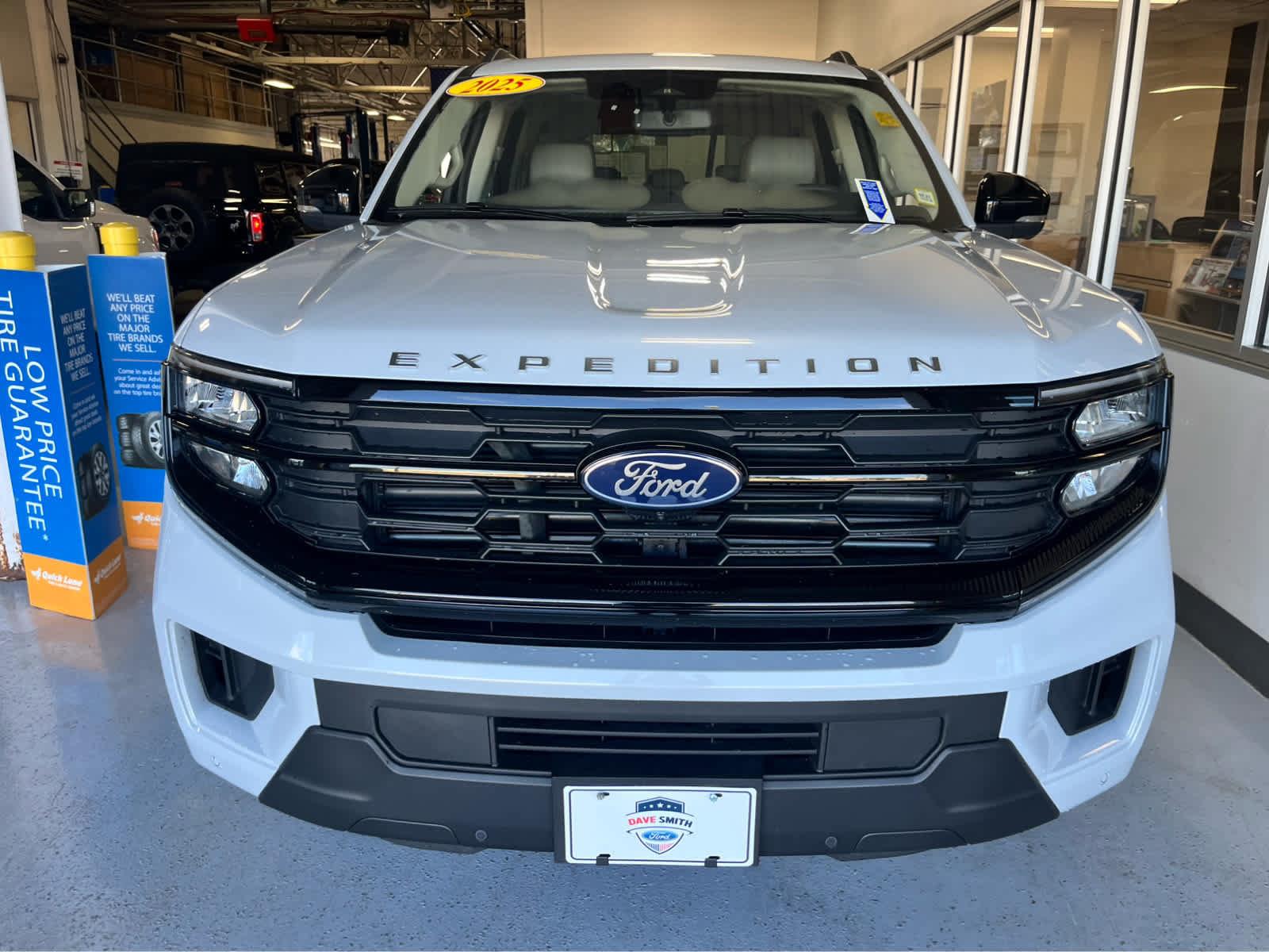Certified 2025 Ford Expedition Active AWD/4WD image 4