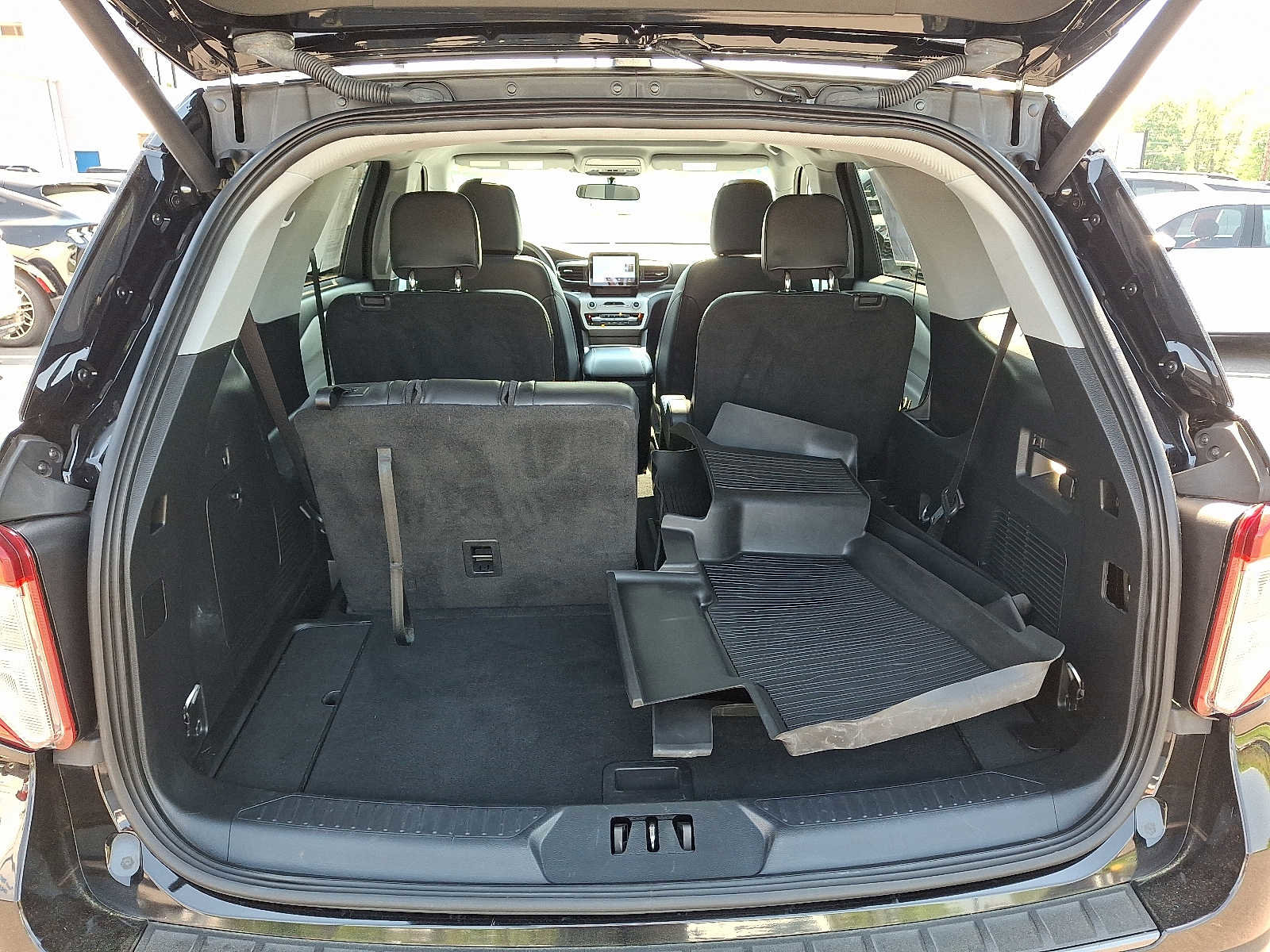 Certified 2023 Ford Explorer XLT w/ Equipment Group 202A AWD/4WD image 29