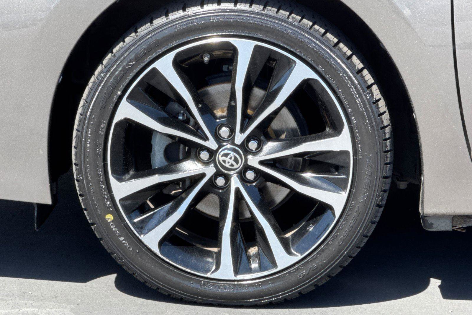 Used 2017 Toyota Corolla SE image 31