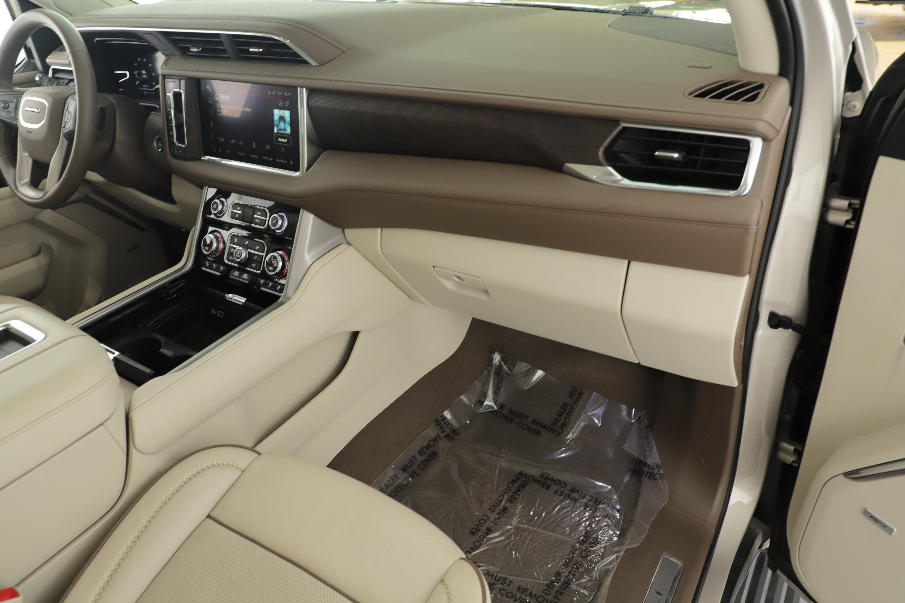 Used 2023 GMC Yukon Denali w/ Max Trailering Package image 21