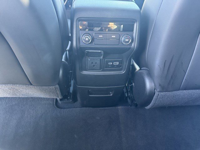 Used 2023 GMC Acadia SLT image 25