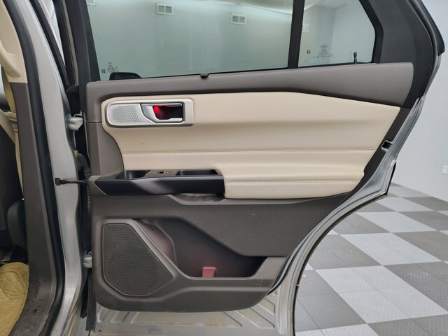 Certified 2020 Ford Explorer Platinum w/ Premium Technology Package AWD/4WD image 16