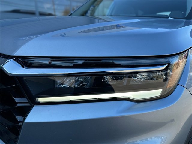 Used 2025 Honda Pilot Touring image 9