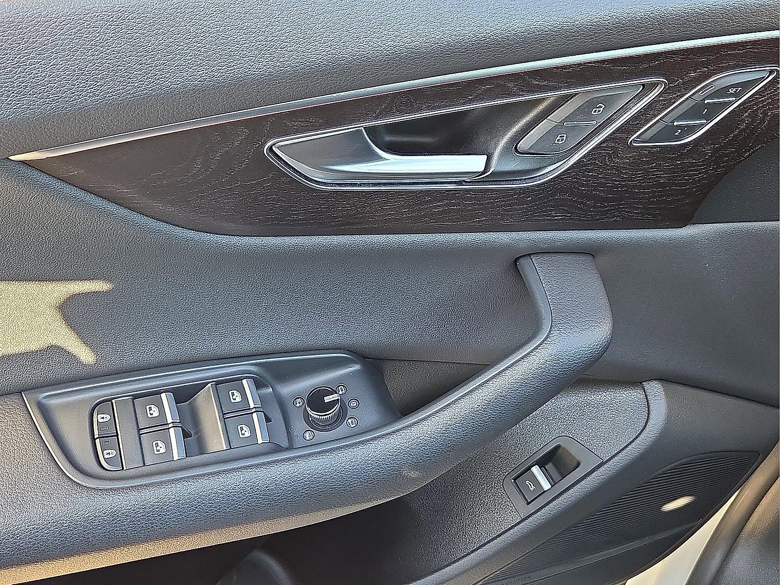 Used 2022 Audi Q8 Premium Plus image 13