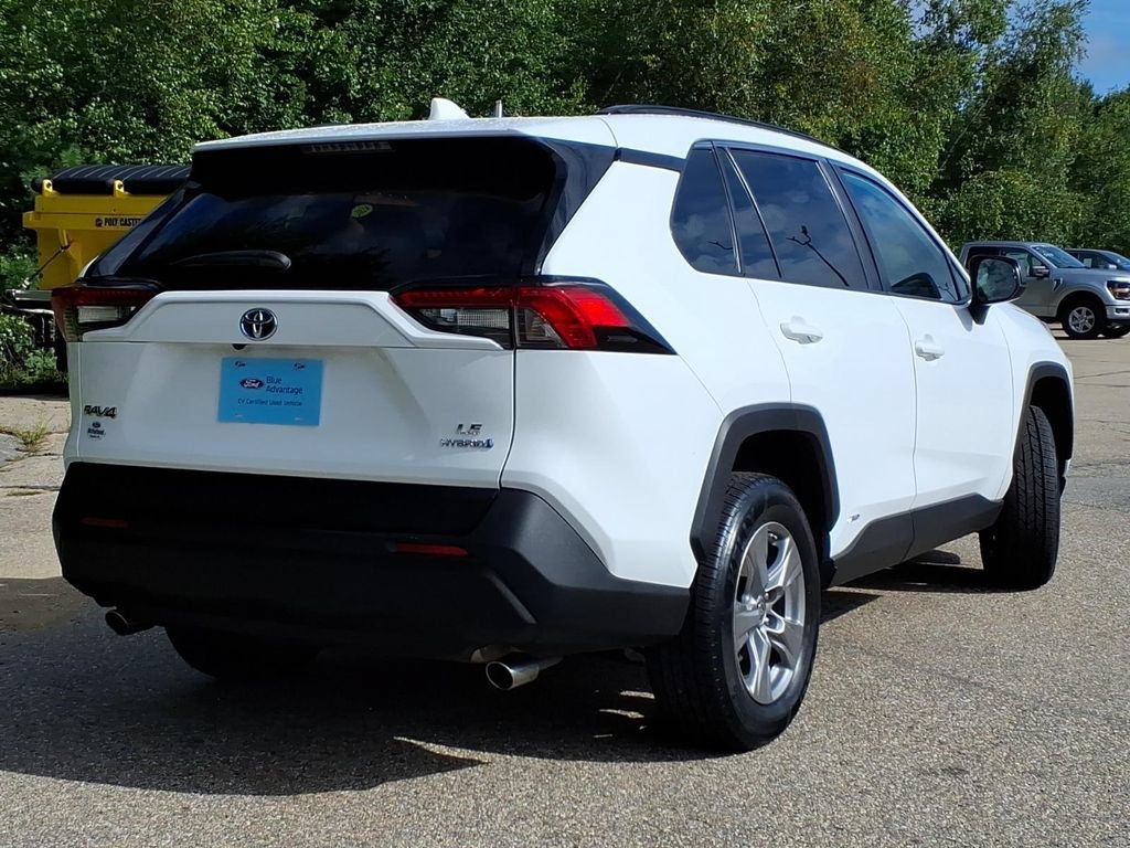 Used 2024 Toyota RAV4 LE AWD/4WD image 4