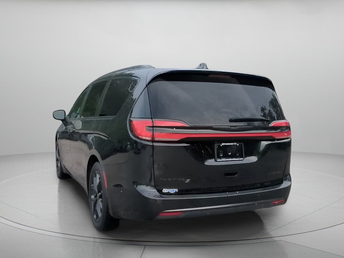 Used 2025 Chrysler Pacifica Limited FWD image 23