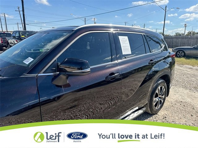 Used 2022 Toyota Highlander XLE image 11