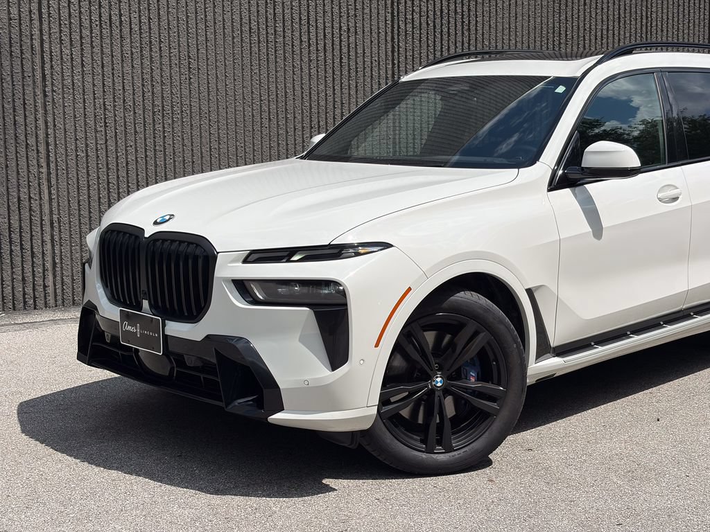 Used 2023 BMW X7 xDrive40i w/ M Sport Package AWD/4WD image 2