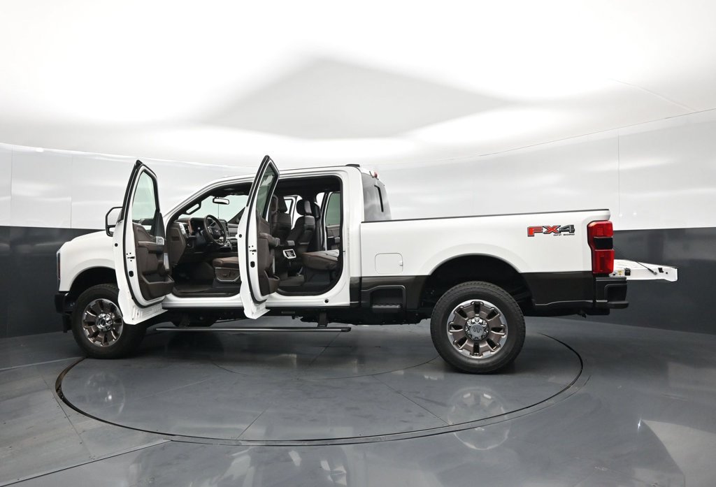 Certified 2025 Ford F250 King Ranch AWD/4WD image 35