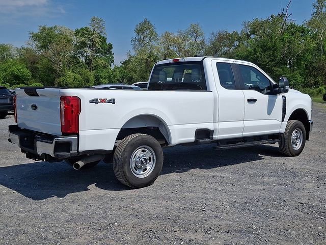 Certified 2025 Ford F250 XL w/ XL Chrome Package AWD/4WD image 4