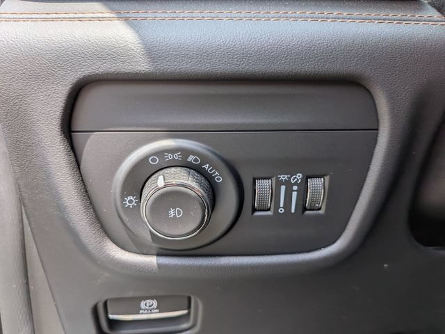 Used 2025 Jeep Grand Cherokee L Summit AWD/4WD image 16