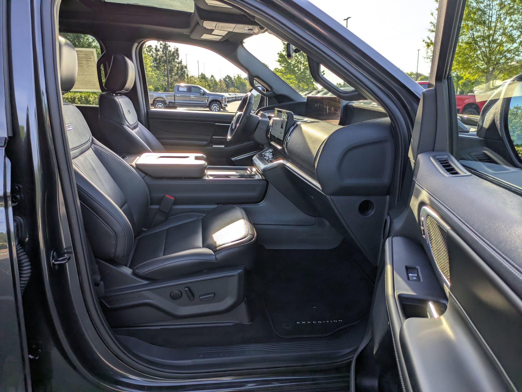 Certified 2025 Ford Expedition Max Platinum w/ Stealth Appearance Package AWD/4WD image 38