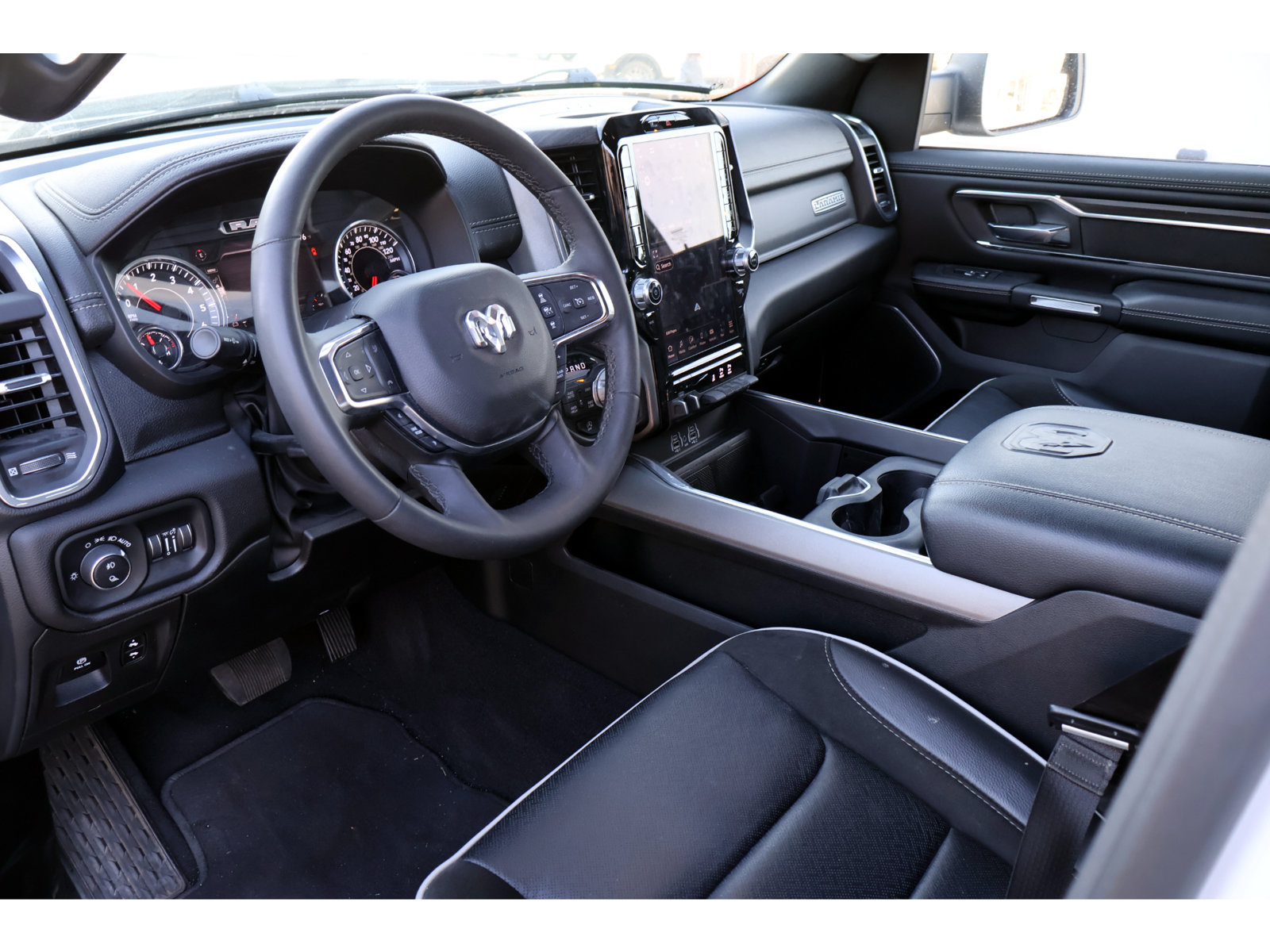 Used 2025 RAM 1500 Laramie w/ Sport Appearance Package AWD/4WD image 3