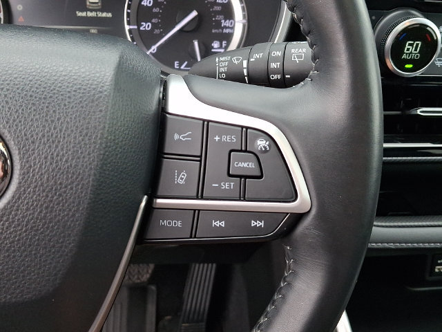 Used 2022 Toyota Highlander XSE AWD/4WD image 25